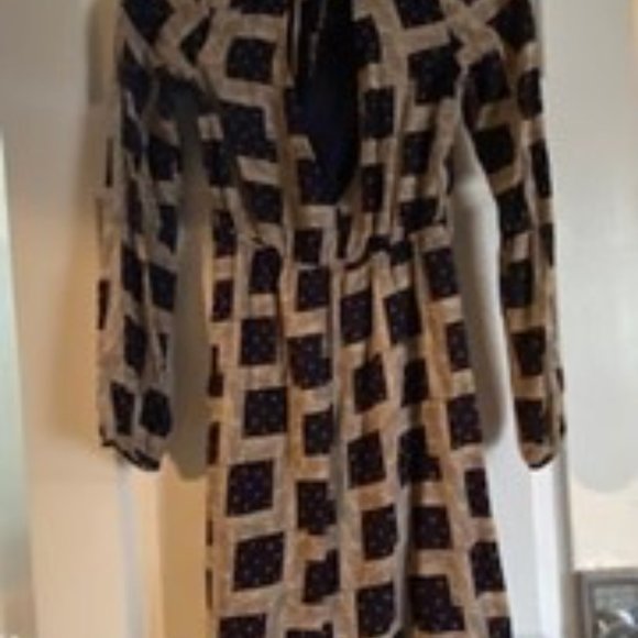 Long sleeve backless dress (S) - Picture 2 of 3